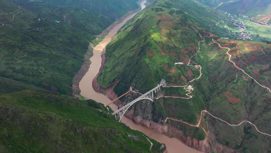 壮丽的澜沧江大峡谷及澜沧江特大桥