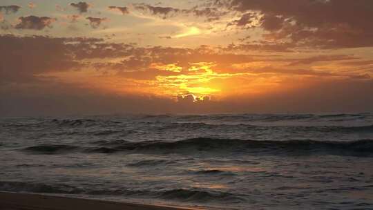 清晨海边日出海景