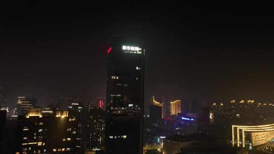 南昌新华保险大厦夜景航拍城市建筑夜晚风光