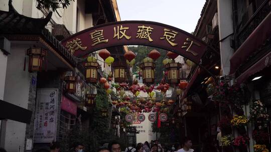 杭州吴山河坊街夜景人群游客4K视频素材