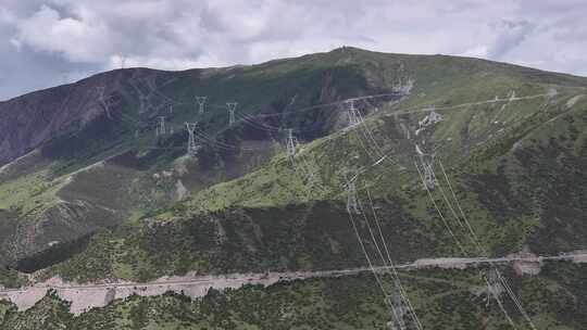 中国西藏昌都高山输电线路航拍