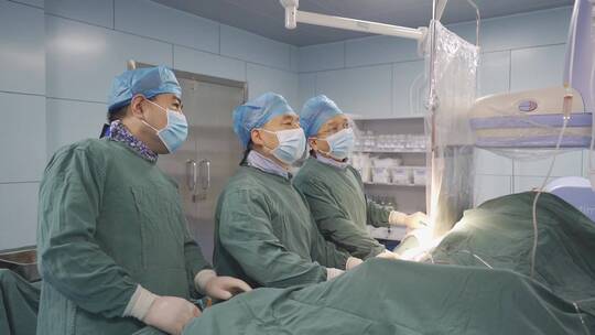心内科手术室医生护士做手术2视频素材模板下载