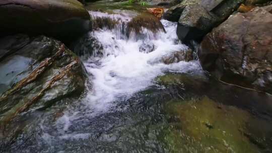 自然生态溪流泉水