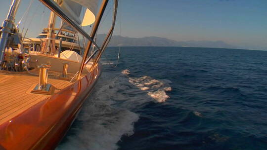 地中海上航行的帆船