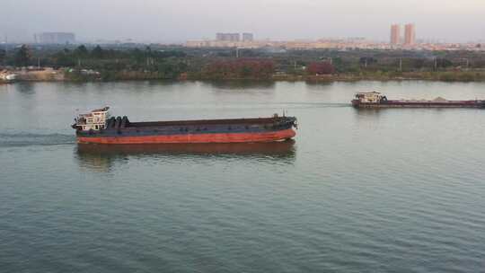 航拍西江上行驶的船、航拍江河船运视频素材模板下载