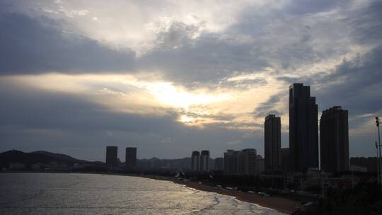 山东威海国际海水浴场的清早晨光4K