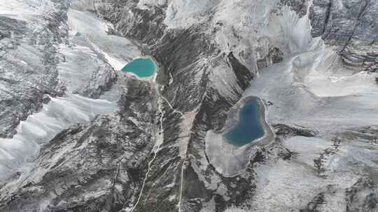 四川甘孜稻城亚丁风景区冰川湖牛奶海风光