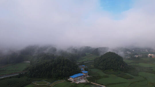 航拍湖北恩施清早晨雾下的农田乡村