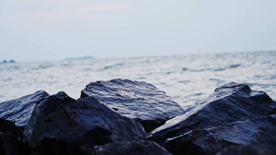 4k海边海平面太湖湖面湖水波涛汹涌的大海