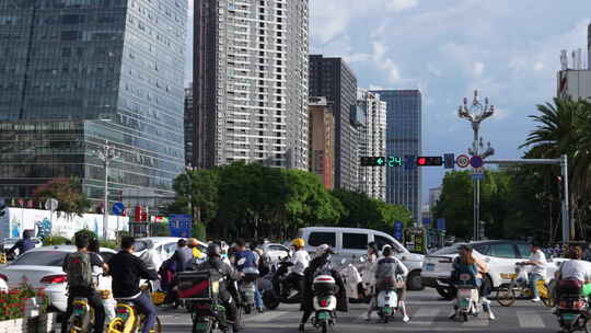 昆明北京路繁忙的车流人流