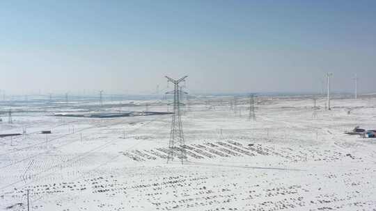 雪地电塔