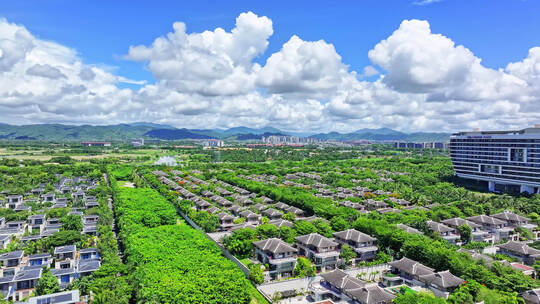 航拍蓝天白云的海南三亚市海棠湾海景酒店