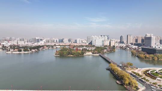 南京百家湖建筑群横移航拍