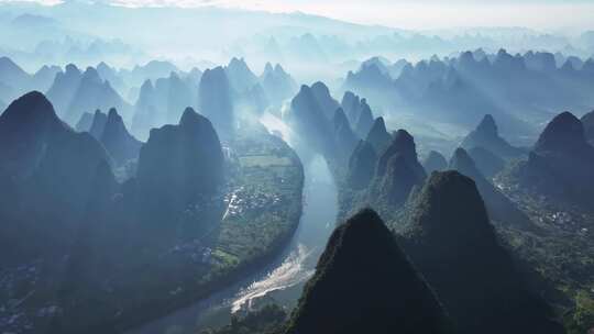 航拍桂林漓江山水风光雄伟壮阔的群山