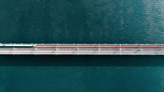 正扣拍摄高铁经过跨江大桥视频素材模板下载