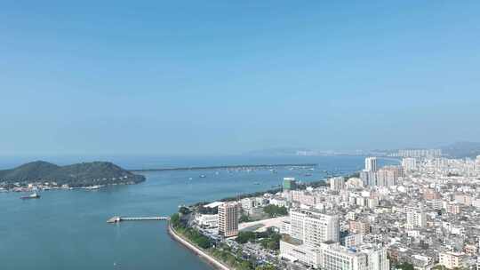 汕尾海边风景航拍海湾城市海滨大道建筑风光