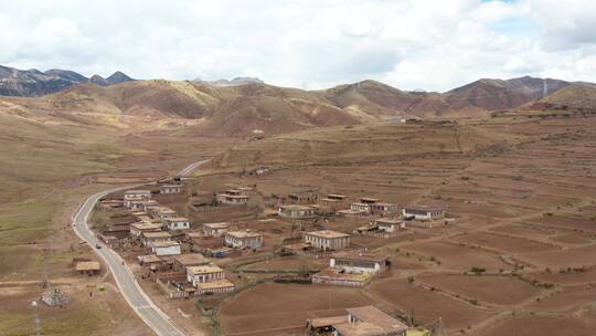 西藏藏北西北荒凉村庄高清航拍素材