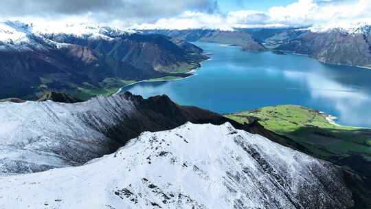 新西兰徒步瓦纳卡湖和哈威亚湖雪山湖泊草原