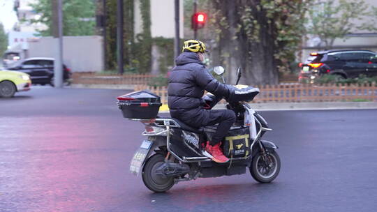 马路上骑手