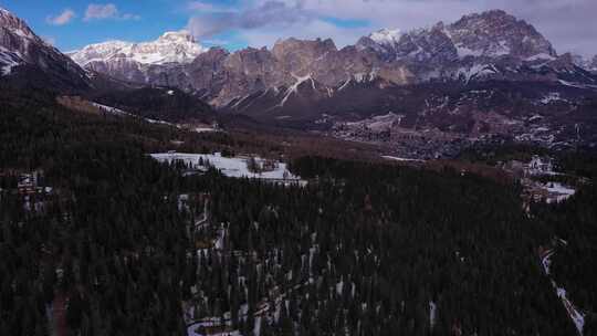 航拍山川的美景