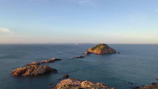 大海航拍风车小岛蓝色大海海岸线泉州风车岛