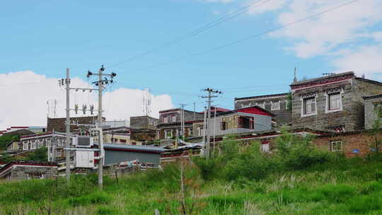 川西藏族佛教寺庙村庄建筑