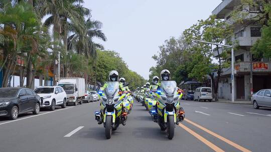 广东巡逻骑警视频摩托车队警察形象游街