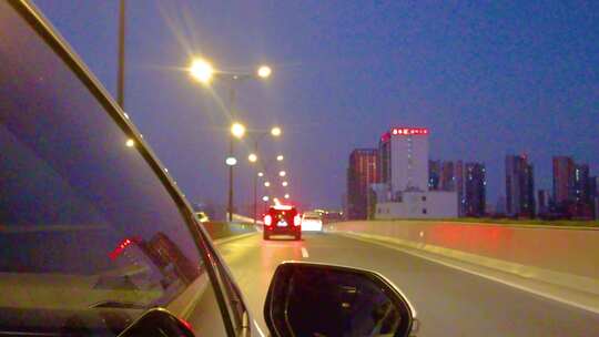 城市夜晚汽车在马路上行驶夜景视频素材2分视频素材模板下载