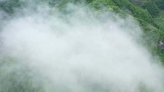 航拍祖国大好河山-云雾缭绕中的奇山异水