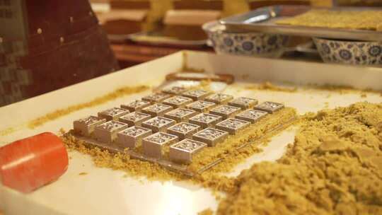 陕西西安回民街美食绿豆糕升格慢镜