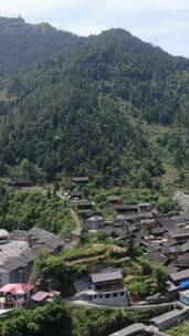 湖南湘西大山中的村庄竖屏航拍