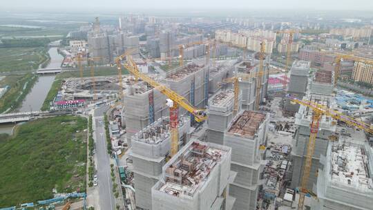 上海临港新城基建工地吊车建造建筑4K航拍