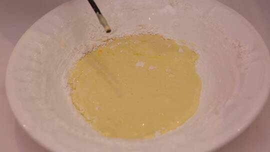 面粉和面平底锅刷油烙千层饼
