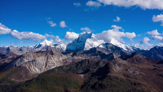 稻城亚丁三怙主神山雪山央迈勇自然风光延时