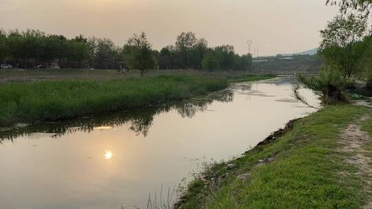 济南玉符河边，流水潺潺成新晋网红打卡地