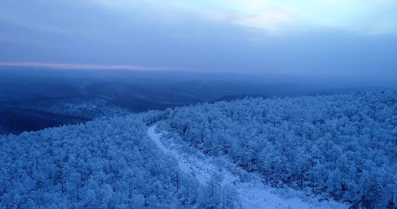 航拍大兴安岭林海雪原雾凇