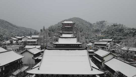 航拍杭州径山寺中式古建筑寺庙山顶森林雪景