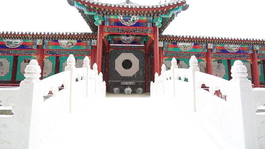 古风四合院雪景