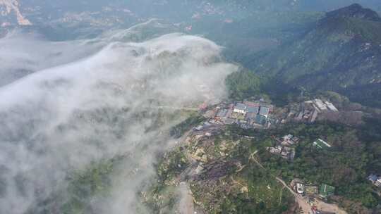 泰山高空云雾缭绕