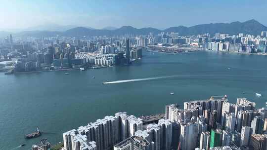 航拍香港维多利亚港城市天际线万里无云风景