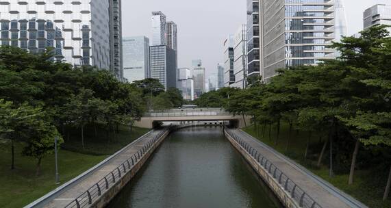 深圳 航拍 市内河流 自行车驶过