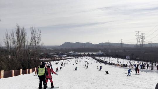 户外滑雪滑雪场滑雪运动滑雪的人