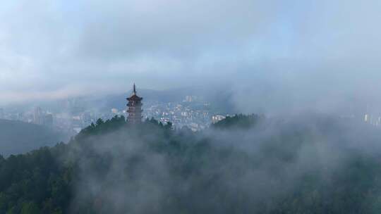 4K遵义市凤凰山大景航拍云雾缭绕