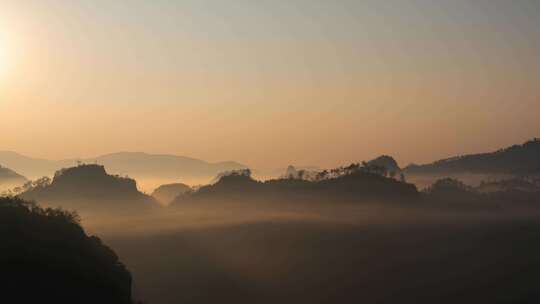 意境中国美丽武夷山云雾缭绕高山茶园