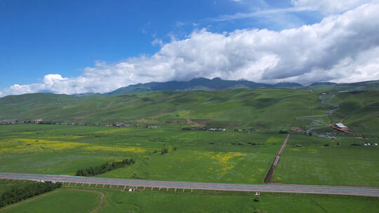 航拍新疆伊犁那拉提空中草原与农业农田