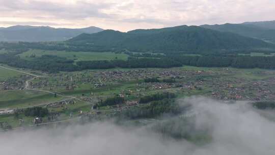 航拍夏季的新疆禾木村风景