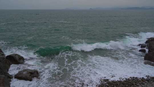 大梅沙浪涛拍岸海景实拍