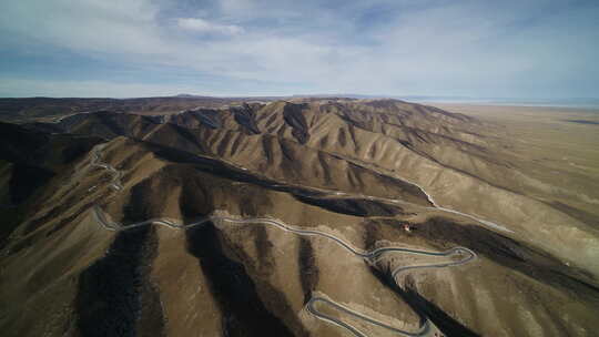 航拍青海湖高原山脉公路远景