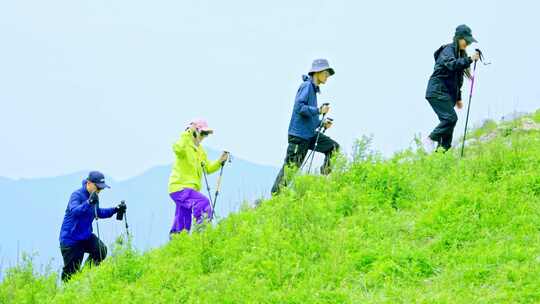 徒步爬山 攀登高峰