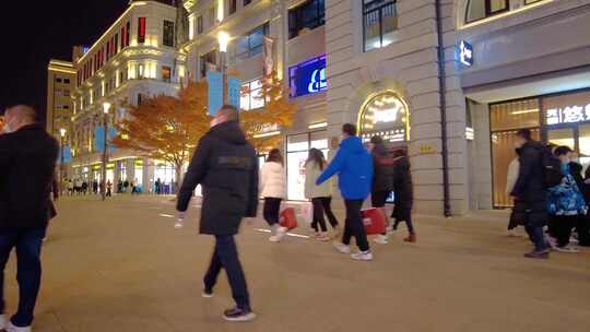 上海外滩夜晚南京路步行街夜景人流视频素材